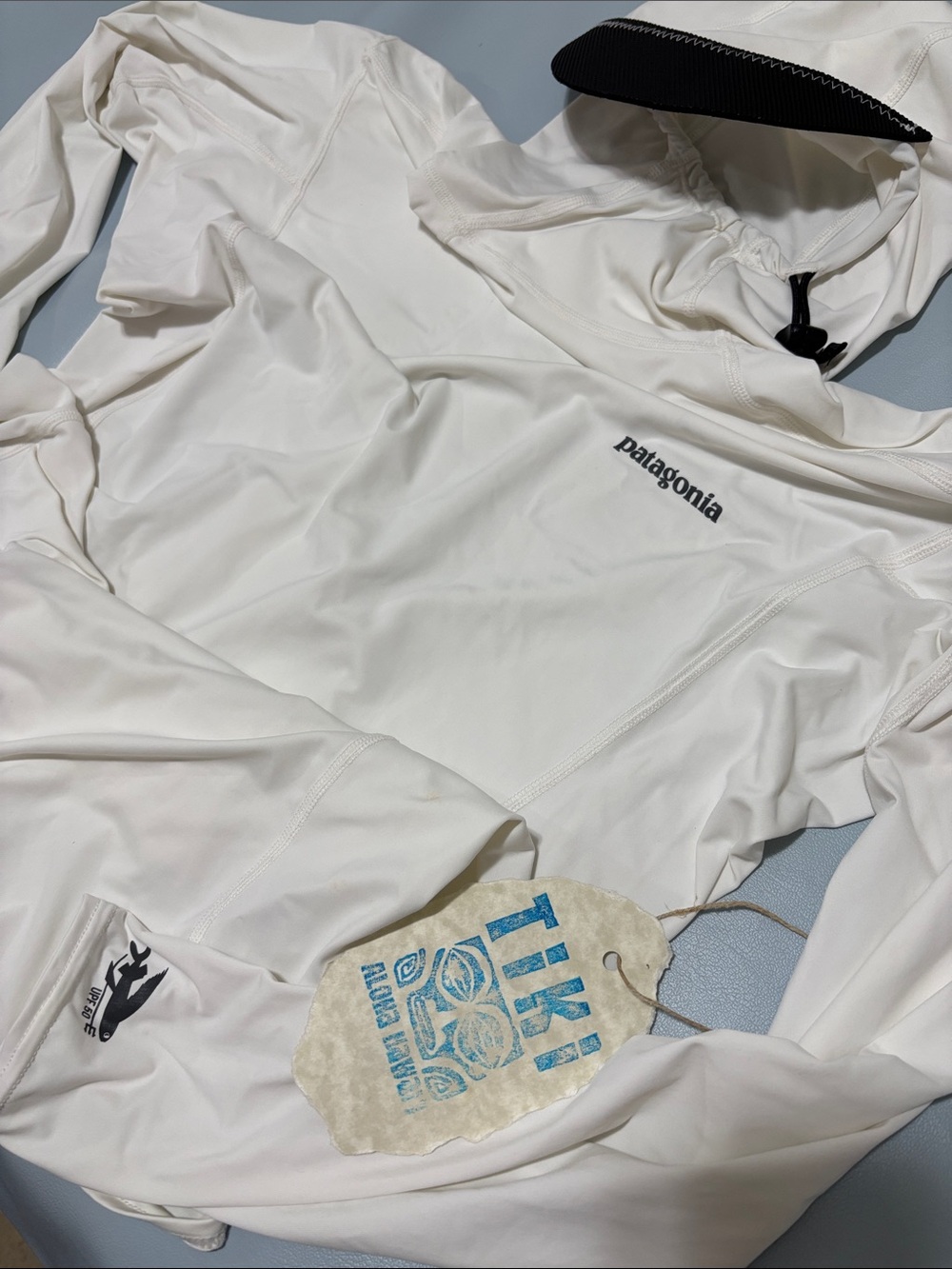 Patagonia Womens Rash Guard with Sun Visor Cap Large White Runs Small SPF 50